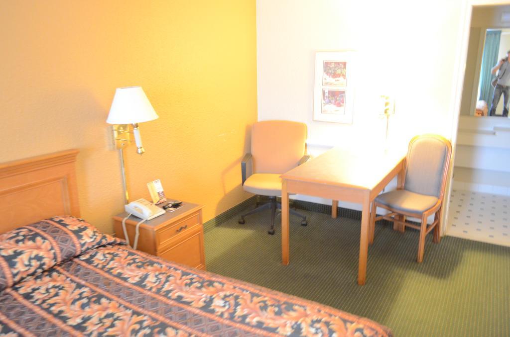 America'S Inn Houston/Stafford /Sugarland Номер фото